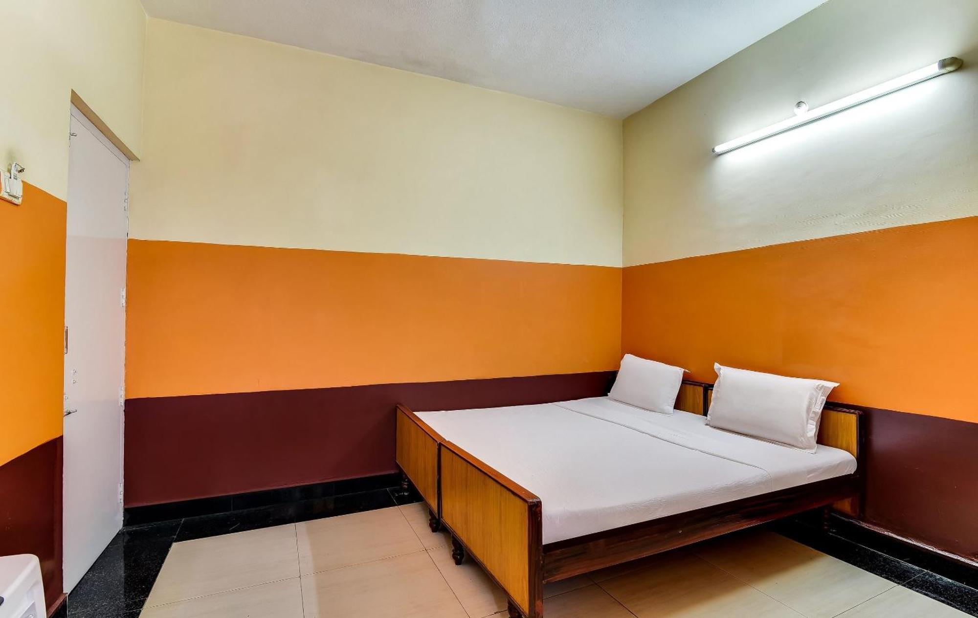 Hotel O Srinivasa Residency Lodge Тирупати Екстериор снимка